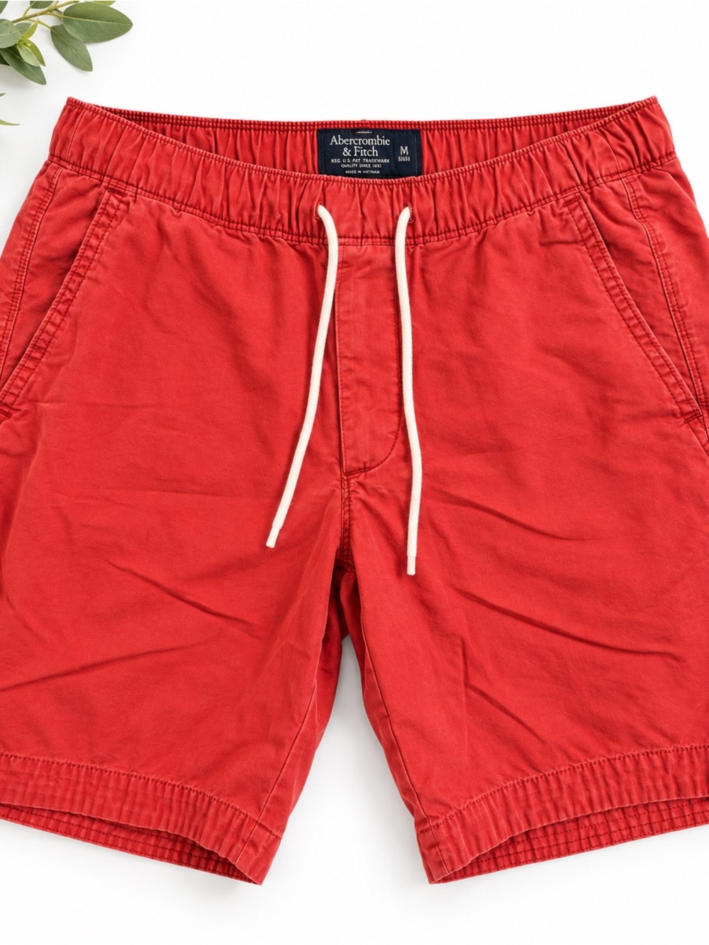 Abercrombie & Fitch Men’s Red Pull-On Shorts Medium Drawstring